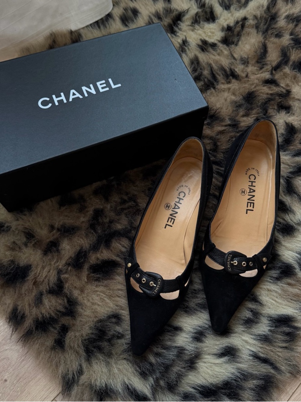 CHANEL Black Pointed Toe Kitten Heels size 37.5 black and gold - Picture 2 of 13